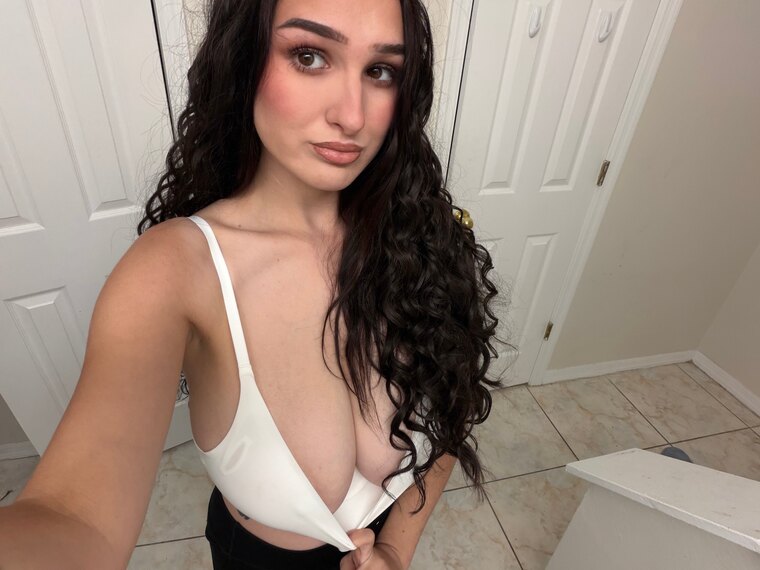 TGG 5 months pregnant (no manager) banner image