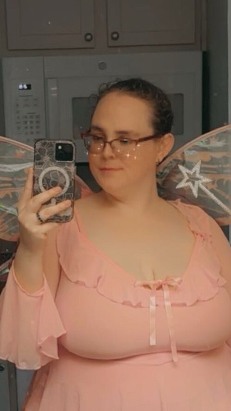 𝑀𝑜𝓂𝓂𝓎 𝐿𝑜𝒸𝓊𝓇𝒶𝓌𝑜𝓁𝒻 cover image