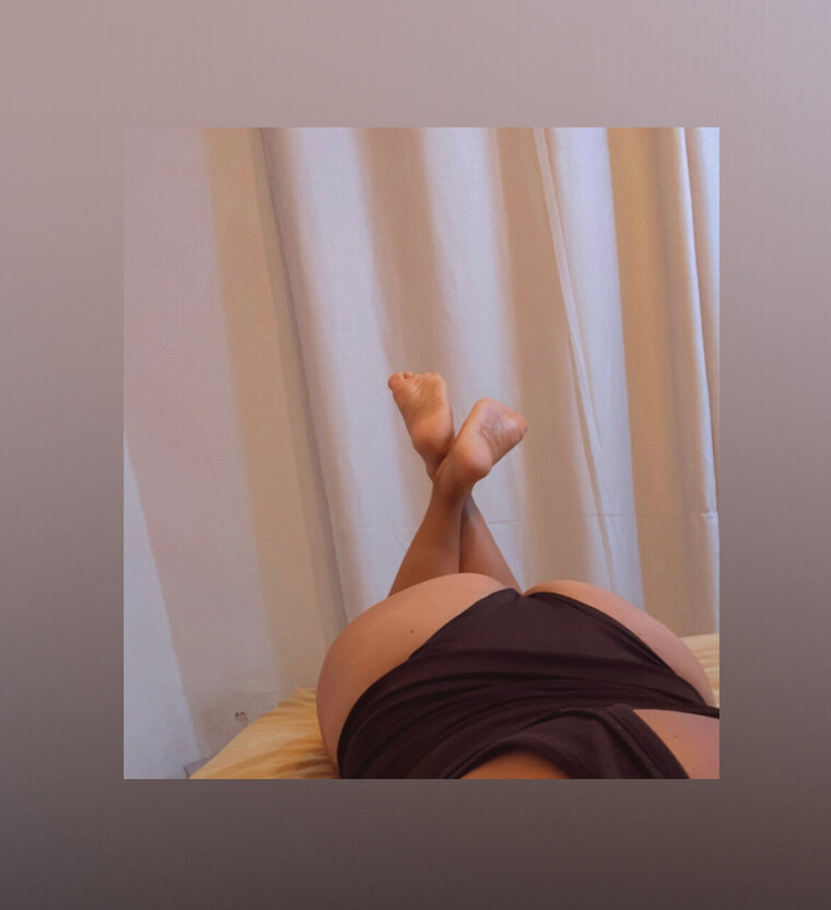 Brunette cinnamon feet🤎 banner image