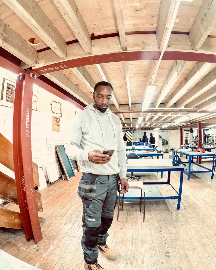 MR LONDON PLUMBER cover image