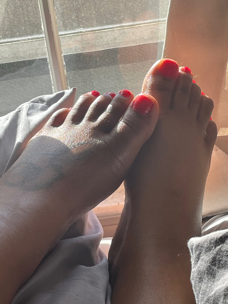 Pretty toes😘 cover image