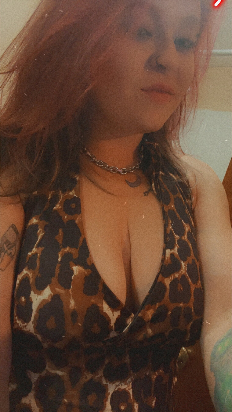 StonedHotMom cover image