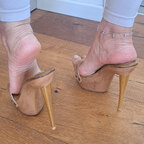 Brunette & heels avatar