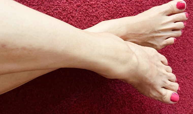 Glow Toes banner image