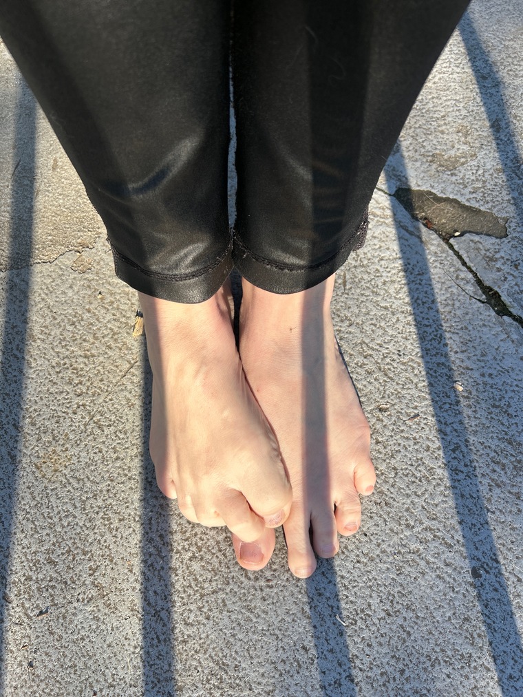 Hippie_feet6942080s cover image