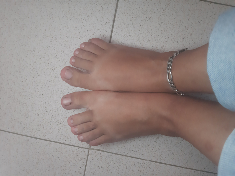 Nana's feet banner image