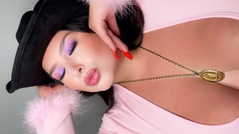 Curvy Latina 🦂 cover image
