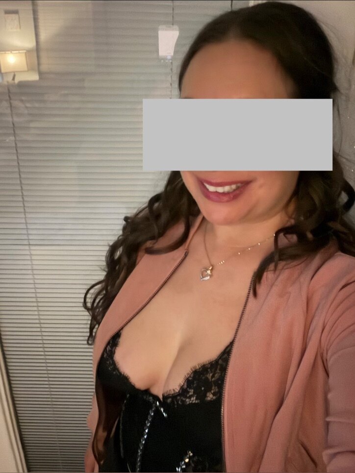 Natural Big Booty Hot Wife banner image