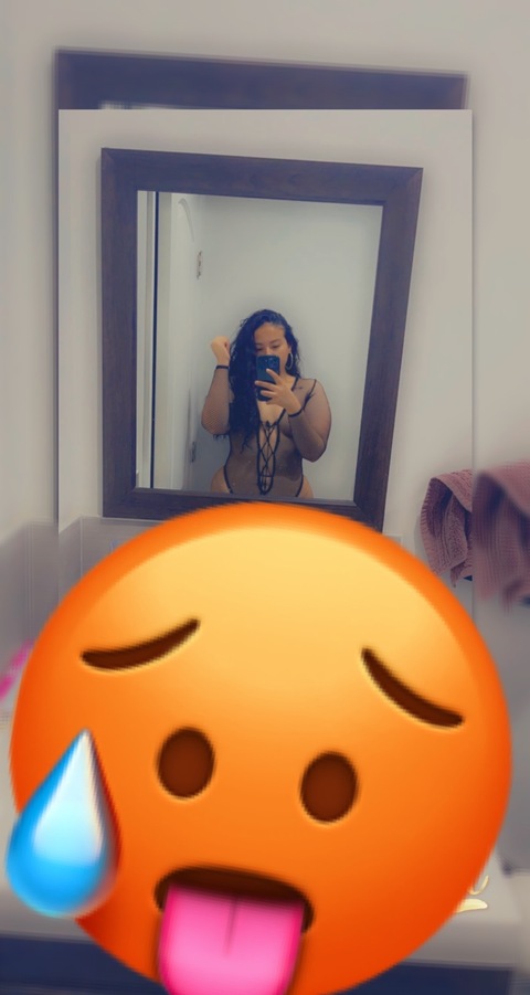 Spicy Latina 🤤🔥🍑 cover image