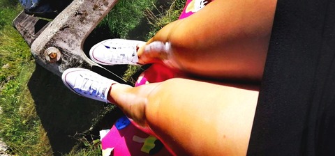 naughty_bigfeet cover image
