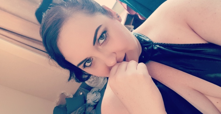 NAUGHTY-ROBYN banner image