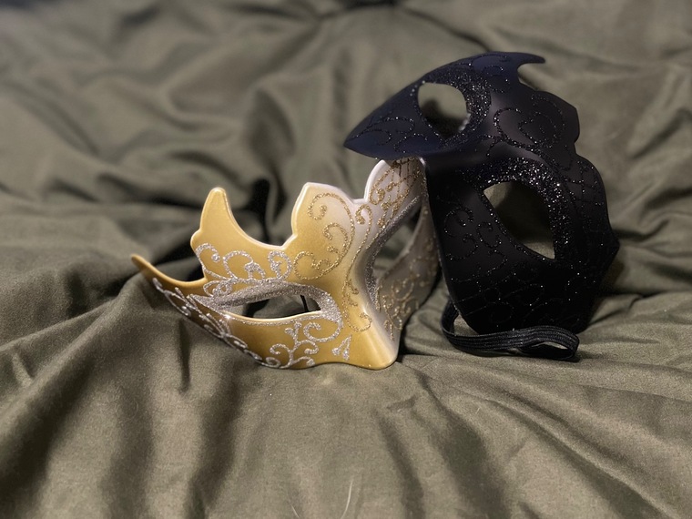 NawtyCoupleShares cover image