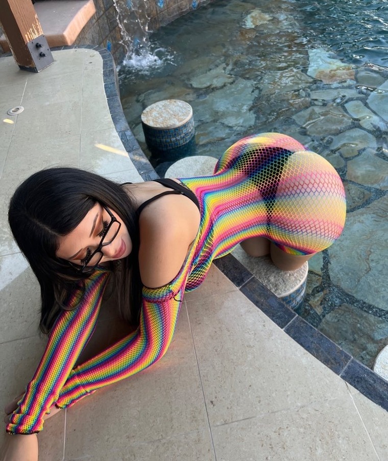 Tu niña traviesa 😏 cover image