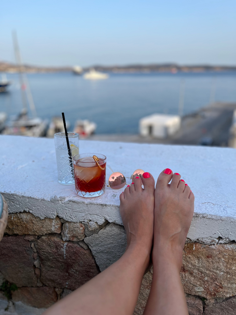 Nikki‘s feet banner image