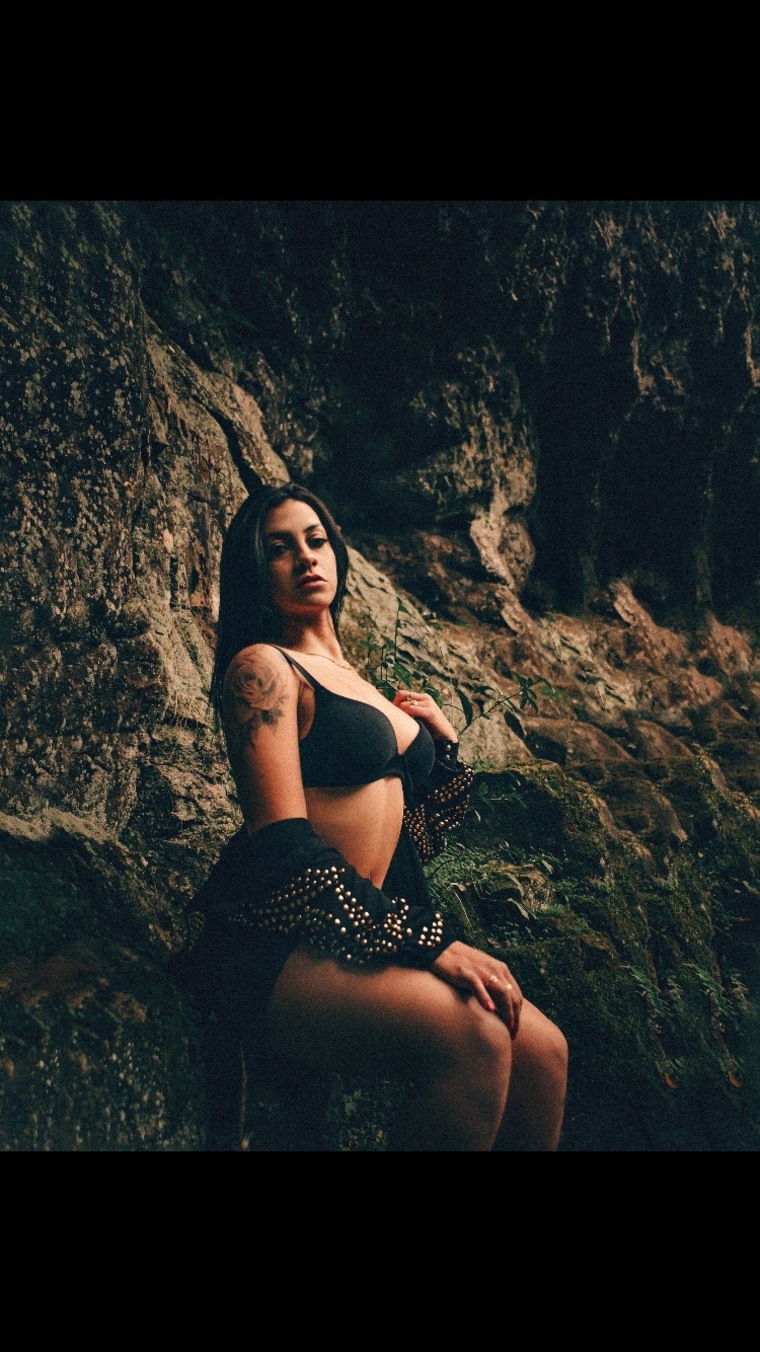 Nina 🥭 cover image