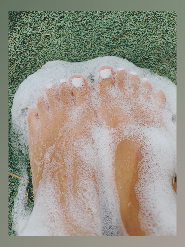 Nini feets cover image