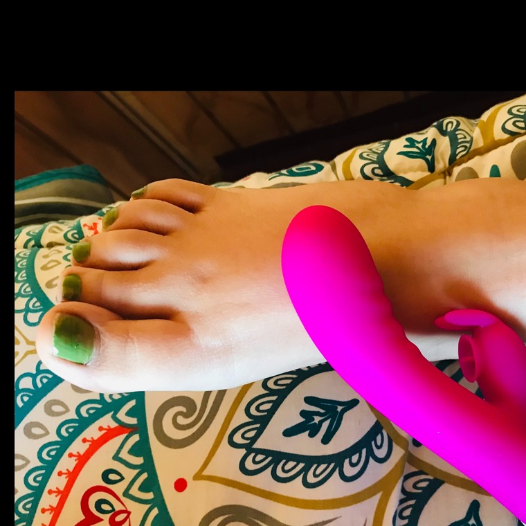 Happy feet cover image