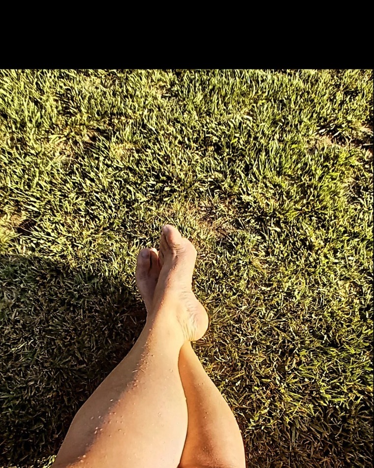 NINA FEET 🦶 banner image