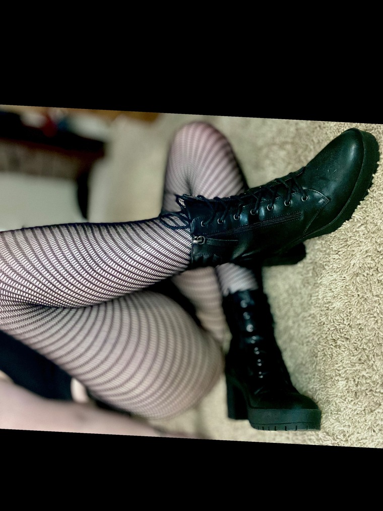 Nixole🍑 cover image