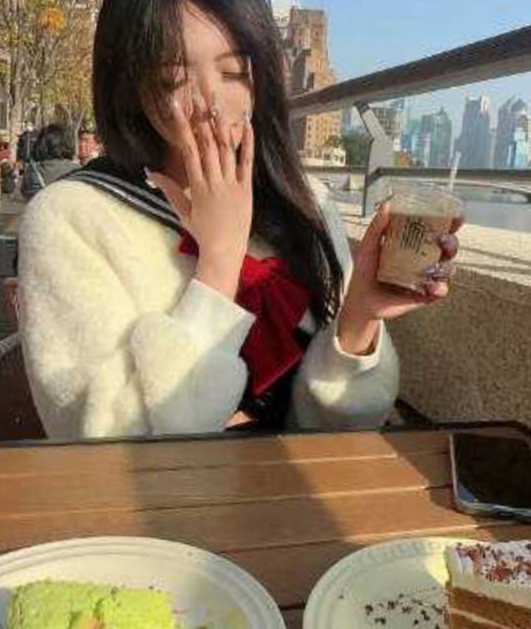 热爱吃精的少女 banner image