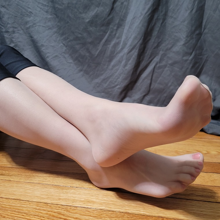 Nylonsandfeet cover image