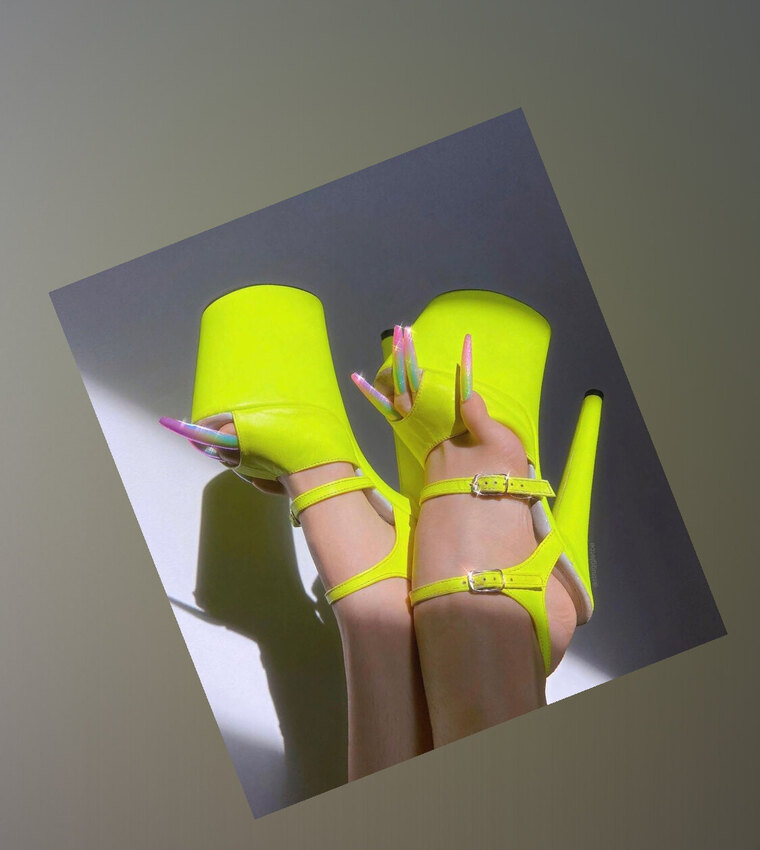Toes to the Good Life🍾🥂🦶🏽 cover image