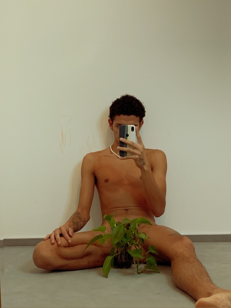 Denni Gomes banner image