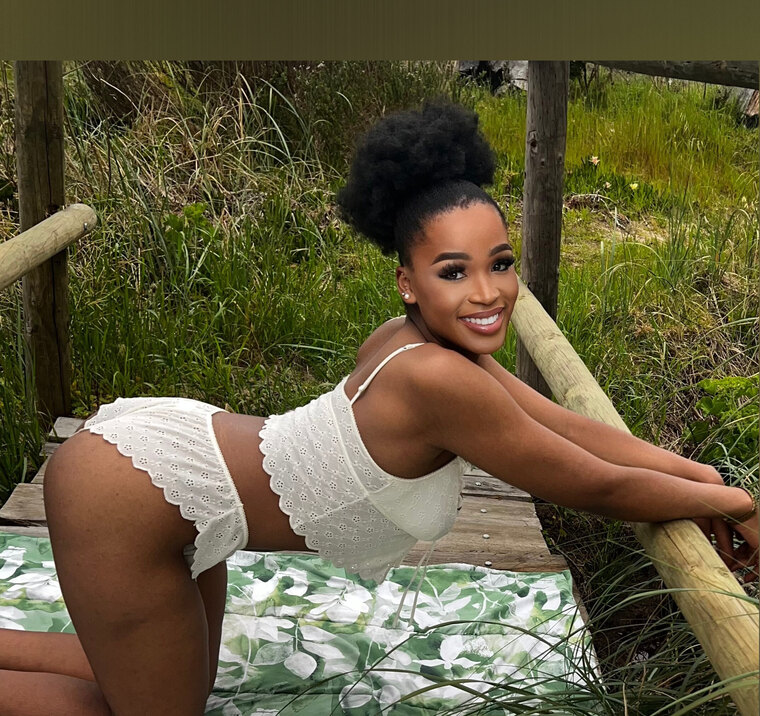 Miss Savannah 9 Inch Trans Queen β¨π banner image