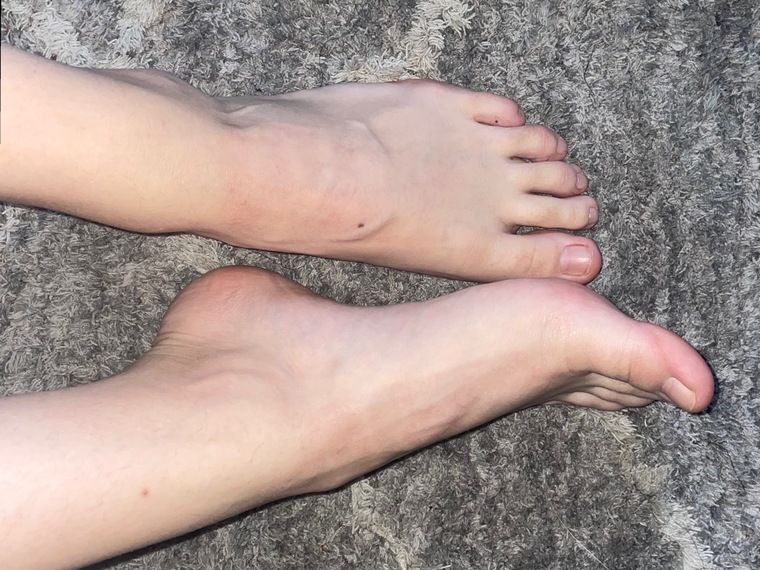Oh Petite Feet 👣 cover image