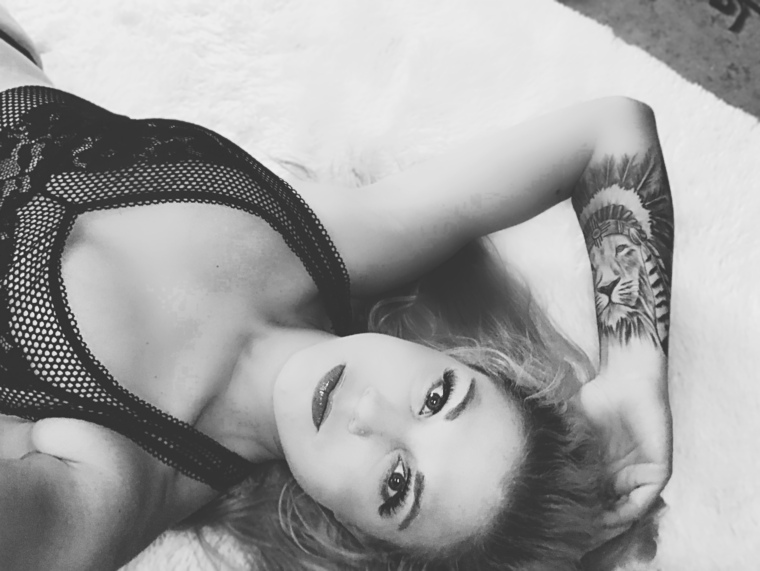 Outlaw Cowgirl banner image