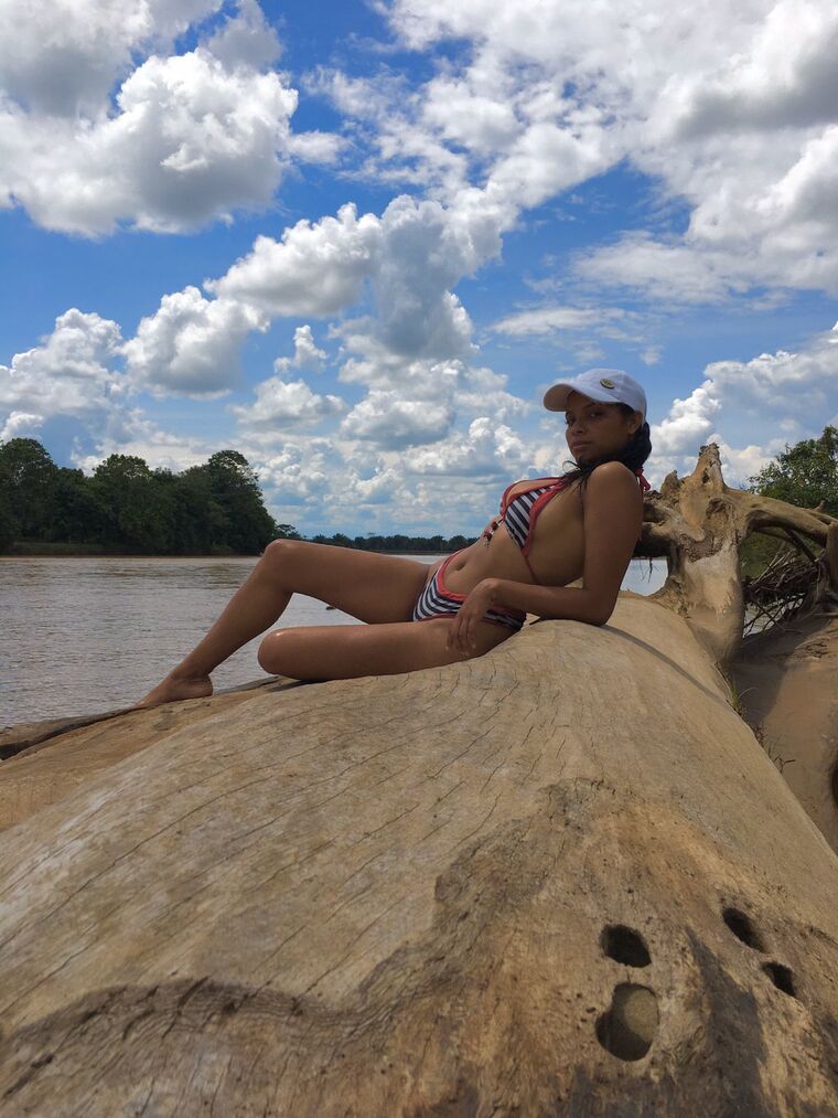 ESTRELLA MUÑOZ cover image