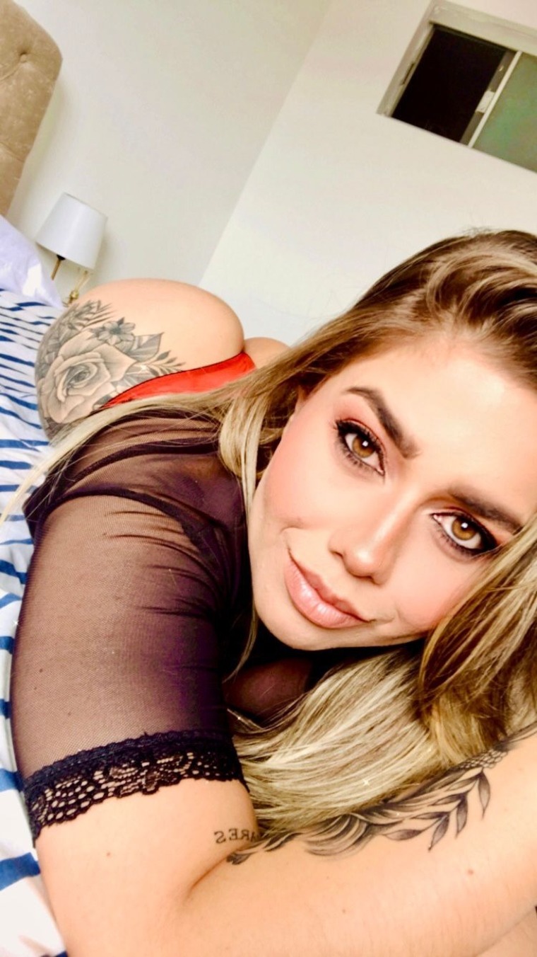 Paula Ucker 🇧🇷 banner image