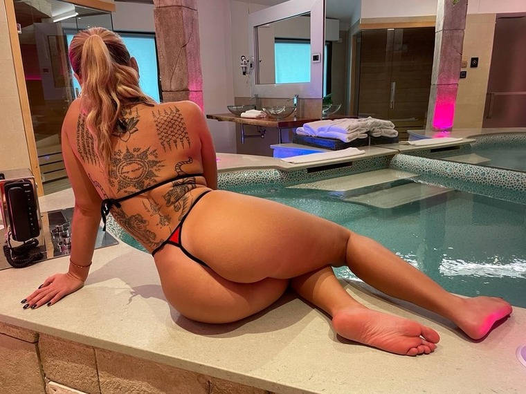 LuxuryPeach 🍑🔞😈 cover image