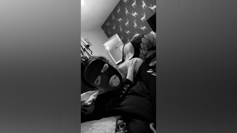 @petitebaddiegirl22 cover image