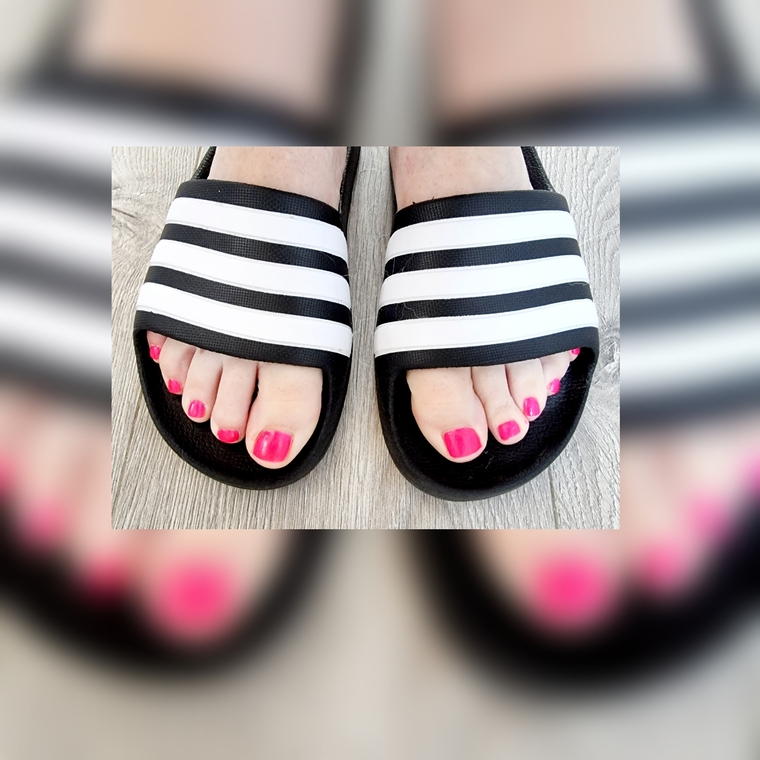 petite feet banner image
