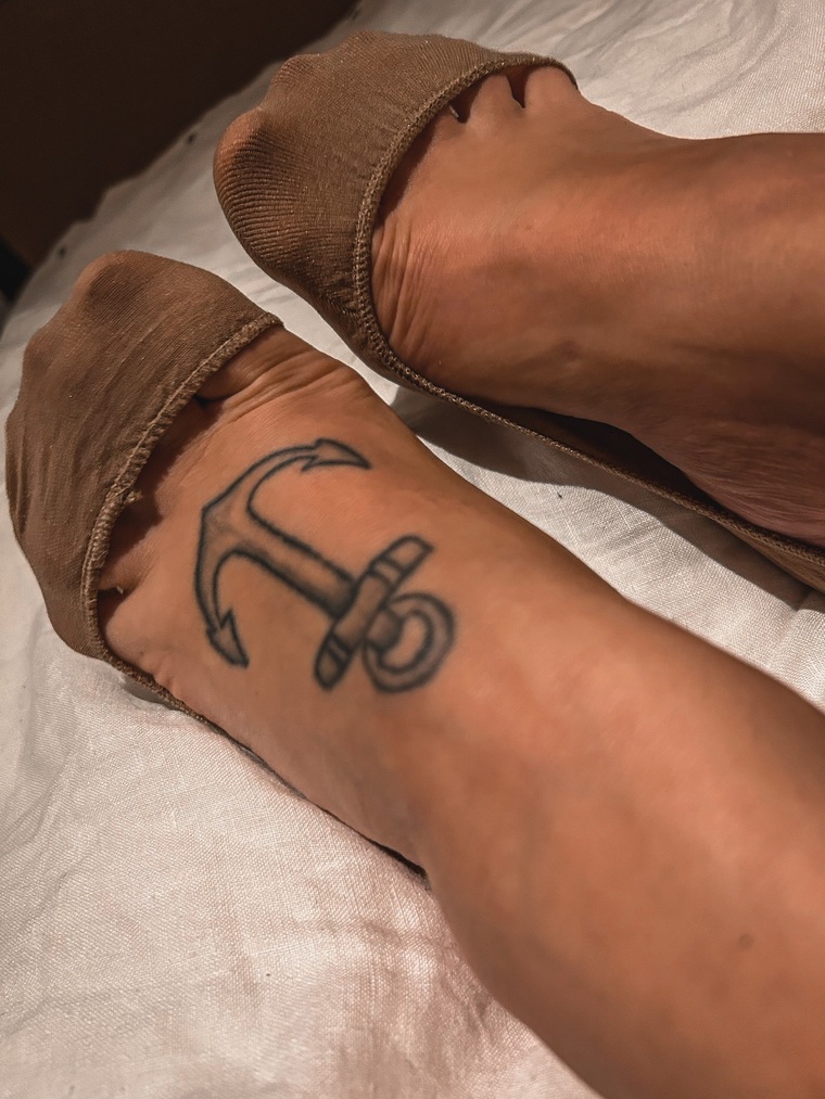 Petite Feet Moms banner image