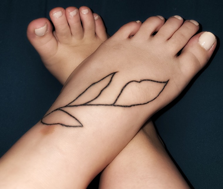 Petitefeetthiccheeks cover image