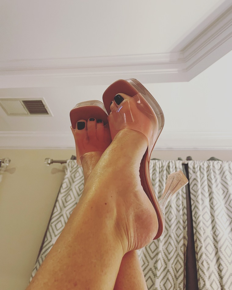 PetitePeachFeet banner image