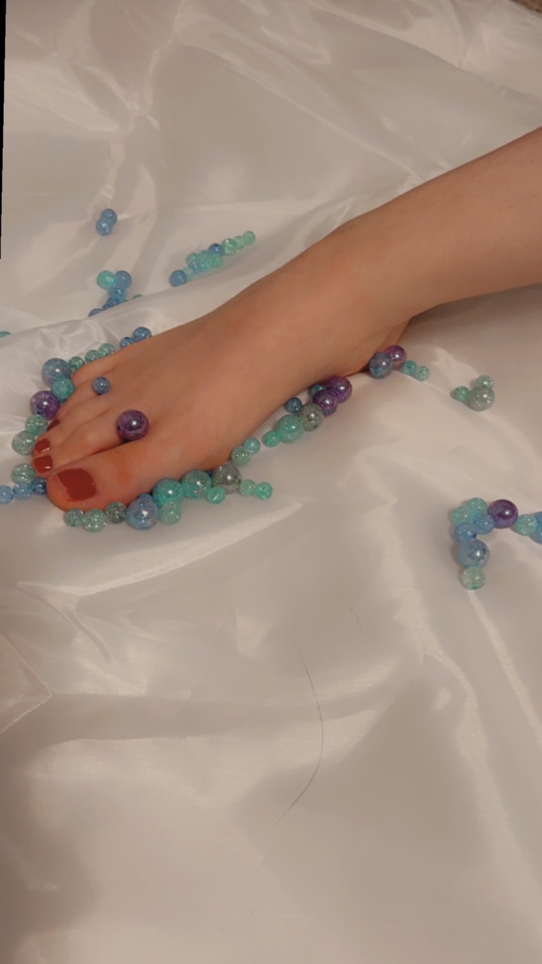 Petite feet cover image