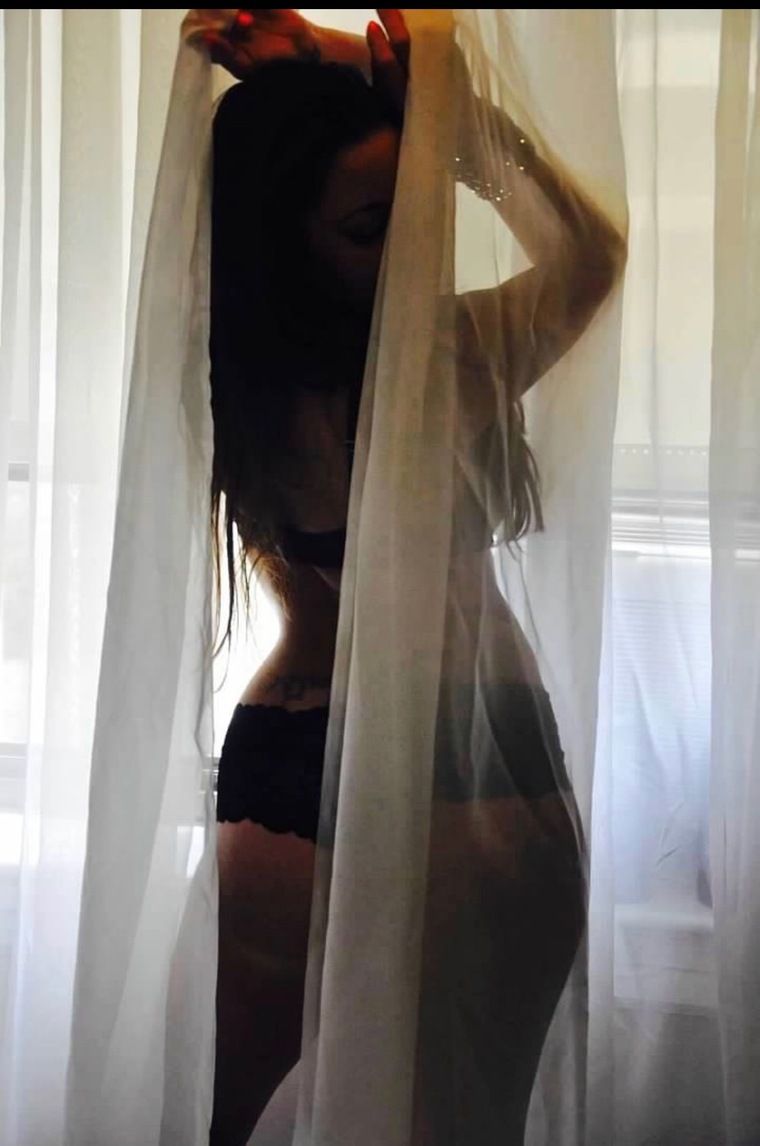 Dee banner image