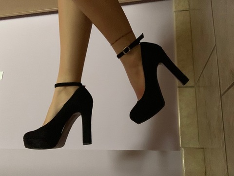 sellingfeet👣 cover image