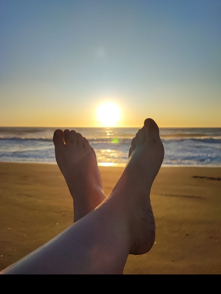 Pies pequeños - Tiny feet cover image