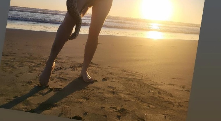LA MUJER DE LOS BELLOS PIES banner image