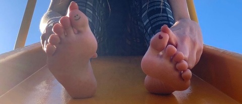 Pink Diamond feet cover image