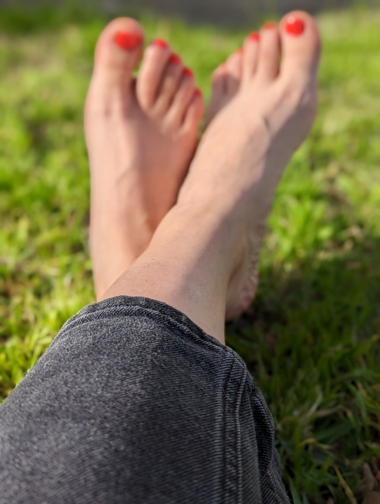 pinksexyfeet91 cover image