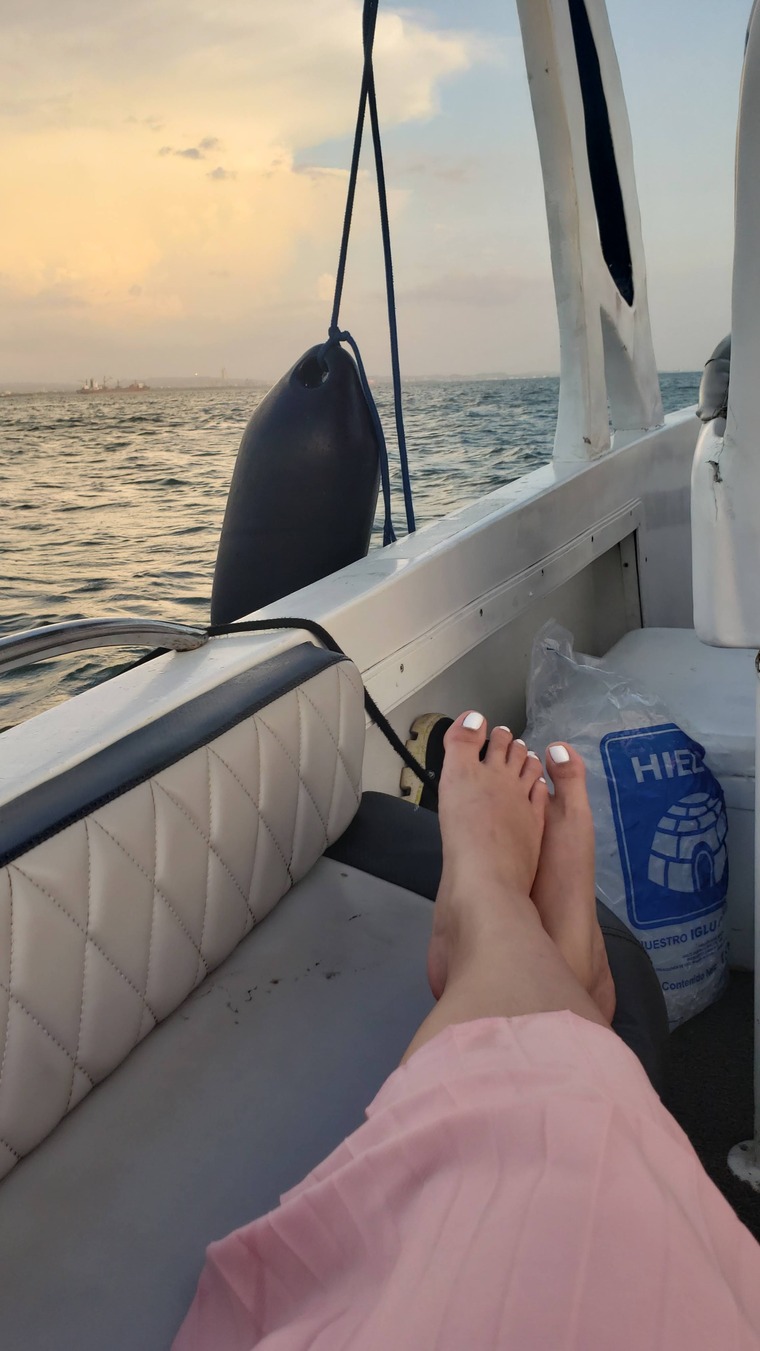 Pretty lovely feet banner image