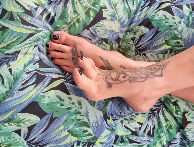 PlusSizeAussieFeet cover image