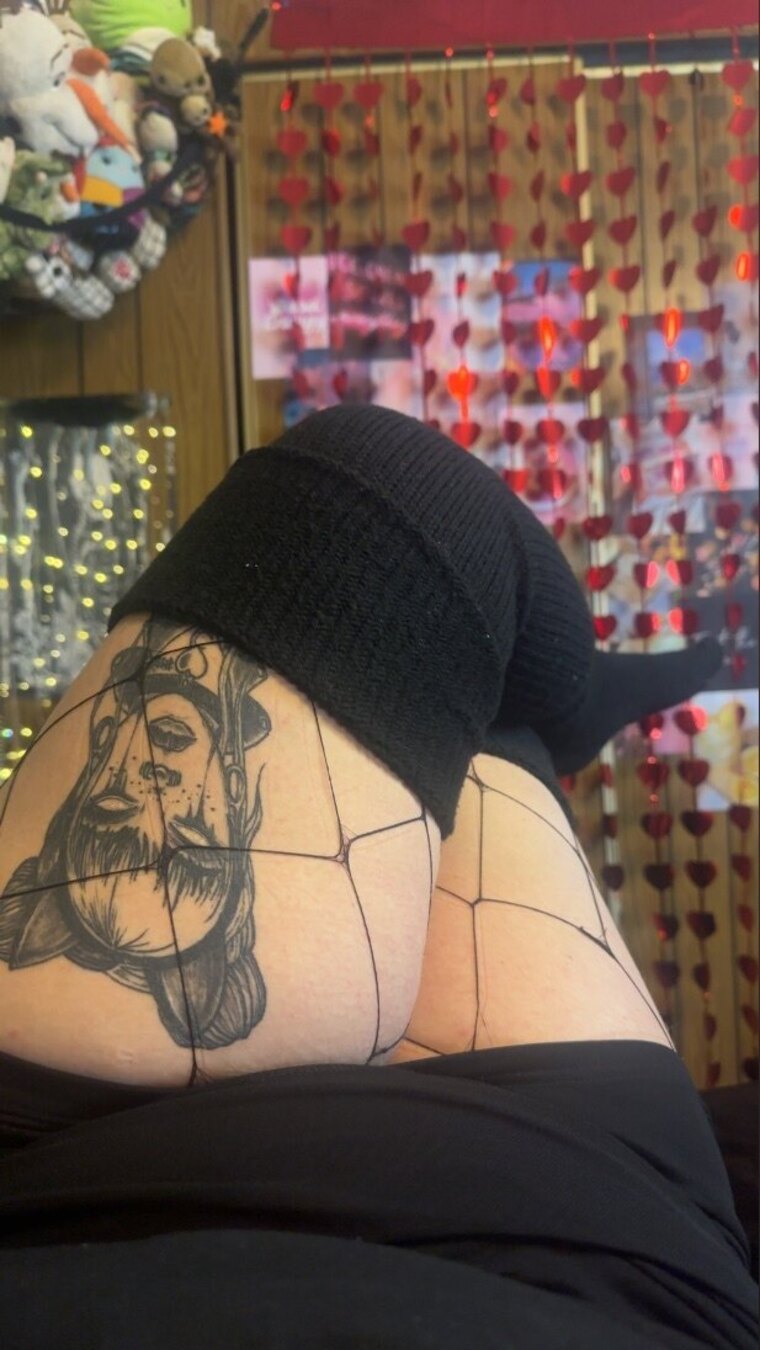 Lydia Goth babe VIP cover image
