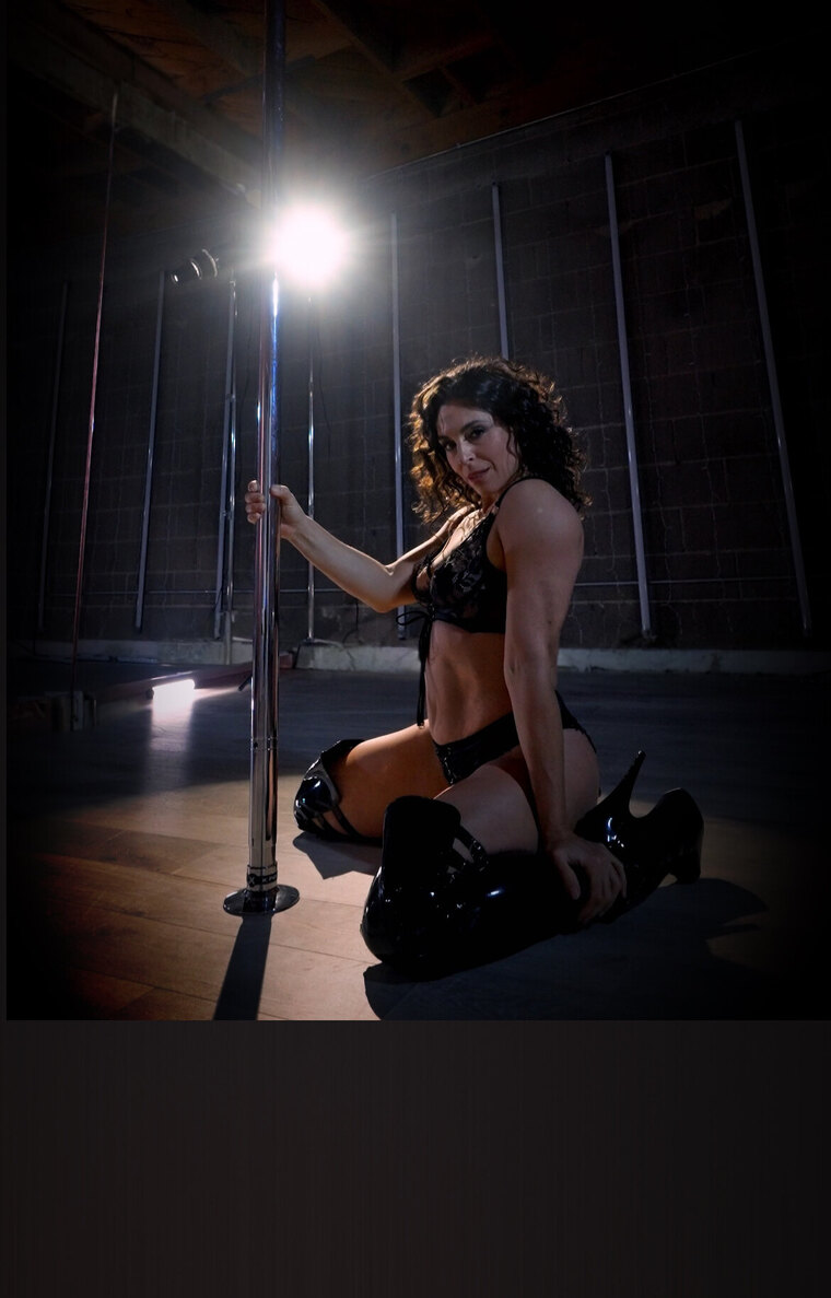 Pole Dancing Mama banner image