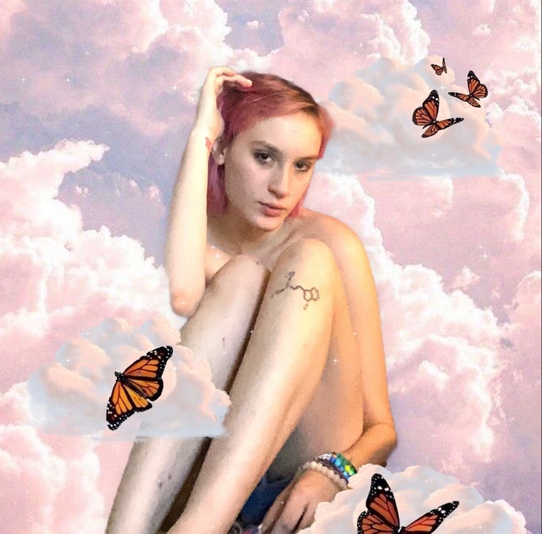 Poppy 🍑 banner image